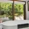 Quinees Charming Mountain Cottage