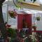 Ferienhaus für zwei Erwachsene und zwei Kinder mit Terrasse