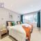 HUGE 5 Bed 3 Bath House For Contractors & Families, X2 FREE PARKING, FREE WiFi & Netflix By REDWOOD STAYS