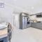 HUGE 5 Bed 3 Bath House For Contractors & Families, X2 FREE PARKING, FREE WiFi & Netflix By REDWOOD STAYS