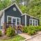 Cedar Blossom Bungalow is a cozy getaway with a 5 minute walk to downtown!