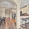 Bright Condo - 2BR with Pool & Hot Tub, near Disney!