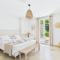 Superbe Maison Climatisée avec Piscine au Cœur de Maussane - Proche Commerces et Activités! - FR-1-599-83