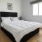 819. 2BR Townhouse Sofa Bed TVs 2 Baths Garden