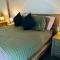 2 BR apt close to Southern Cross