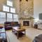 The Nest at Pinecrest by AvantStay Spacious Deck Game Room Fire Pit