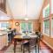 Bear Trail Chalet by AvantStay Retreat w Outdoor Living Deck Fire Pit
