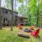 Bear Trail Chalet by AvantStay Retreat w Outdoor Living Deck Fire Pit