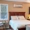 Bear Trail Chalet by AvantStay Retreat w Outdoor Living Deck Fire Pit