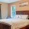 Bear Trail Chalet by AvantStay Retreat w Outdoor Living Deck Fire Pit