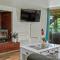 Lake It Right by AvantStay Lakefront w Dock Hot Tub Fire Pit Game Room