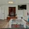 Lake It Right by AvantStay Lakefront w Dock Hot Tub Fire Pit Game Room