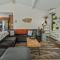 Lake It Right by AvantStay Lakefront w Dock Hot Tub Fire Pit Game Room