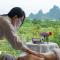 Guilin Village Creek Inn-Free private car pick up station stay 3 nights