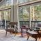 The Four Seasonal by AvantStay Hot Tub Spacious Deck Fire Pit