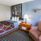 Super 8 by Wyndham Iowa City/Coralville