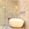 WATERFRONT 3BR APT W/FREE PARKIN WiFi NETFLIX POOL