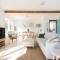 Bayview Cottage - Serene Escape between Beach & Bay