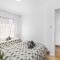 Urban Escape 2BR Wifi Parking