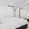 Stylish 2-Bed Unit with Views & Rooftop Access
