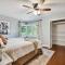 Spacious 4 Bedroom Entire Home, Tampa, Fire Pit