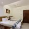Royal Living Hotel & Suites