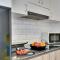Atlantis Apartments 50m From Makenzy Seafront