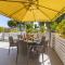 Atlantis Apartments 50m From Makenzy Seafront