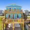 Spacious Surfside House One Minute to Beach