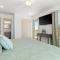 Spacious Surfside House One Minute to Beach