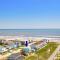 Spacious Surfside House One Minute to Beach