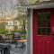 Inn the Poconos by AvantStay Private Lake Access Enclosed Hot Tub