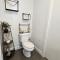Luxury Highrise in Midtown - Skyline Views and Chic Decor