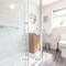 Spacious 3 BR House in PR6 Free Parking & WiFi Sleeps 6