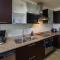 4 Bedrooms modern Condo at walking distance from Eagle beach