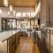 Honeysuckle Chalet - Luxe Mountain Chalet - Hot Tub, Wi-Fi, Pool Table, Party Deck, Fire Pit - 15 mins to Blue Ridge!