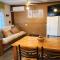Casa 2 ambientes con jardín y garage