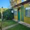 Casa 2 ambientes con jardín y garage