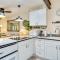 Vibrant Casa Paloma with Patio - Near Vineyards!