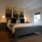 Kings Head Low House