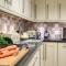5 Bed in Thornham KT086