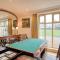 5 Bed in Thornham KT086