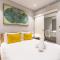 Outdoor pool Apartment, Gym, Bar & views