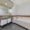 Stylish Retreat with city views in Auckland CBD
