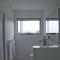 Rennies Beach House - Luxe Coastal Stay