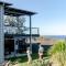 Rennies Beach House - Luxe Coastal Stay