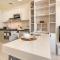 Studio Near Dubai Butterfly Garden, 18 Mins Drive From Mall of Emirates, Miraclz Tower, Arjan By Deluxe Holiday Homes