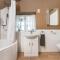 Central Malham Wellbeing Escape, 1-bed cottage with yoga studio