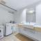 Spectacular Seaviews, Pool, Modern, Free Wifi