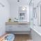 Spectacular Seaviews, Pool, Modern, Free Wifi